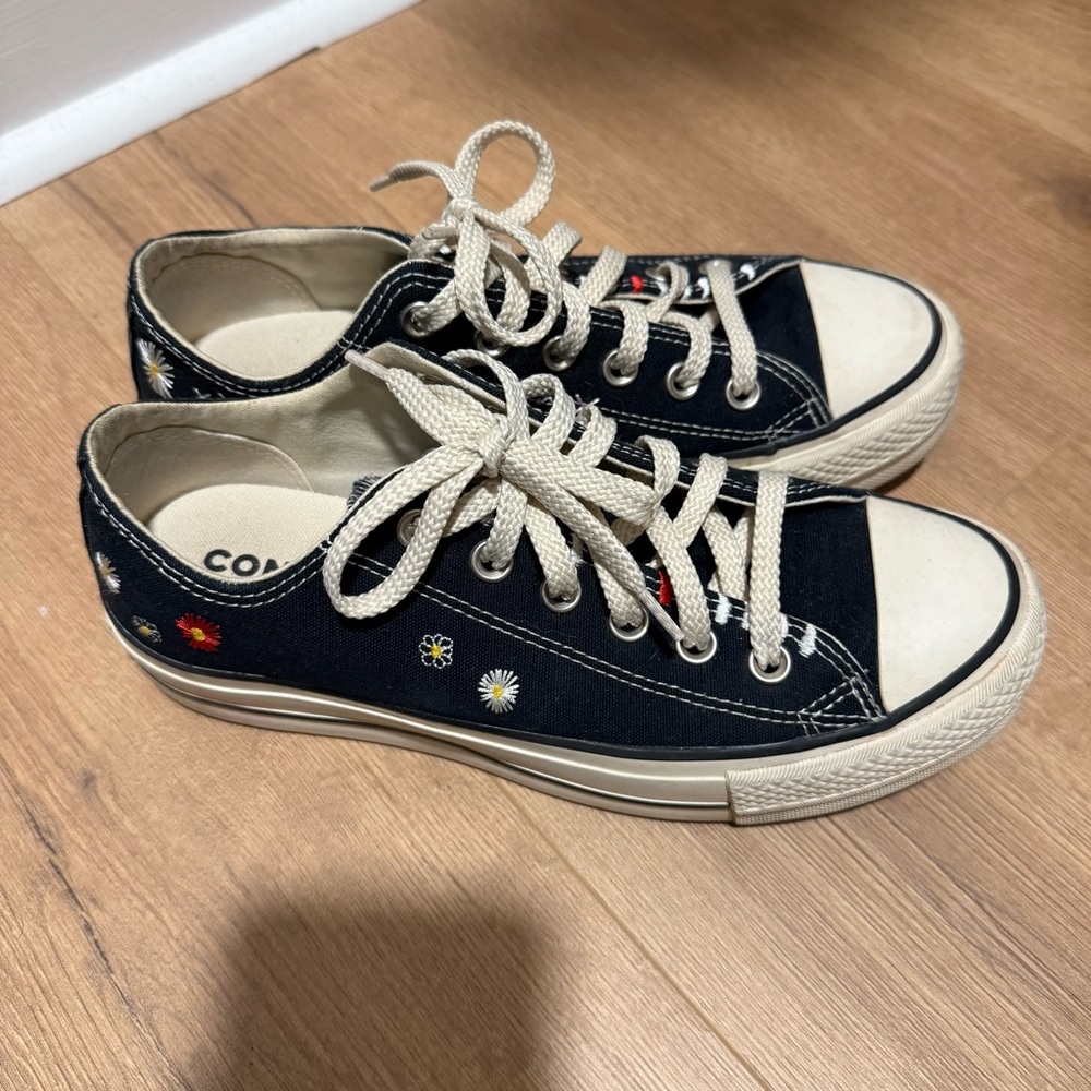 Converse Black and White Sneakers Classic Style